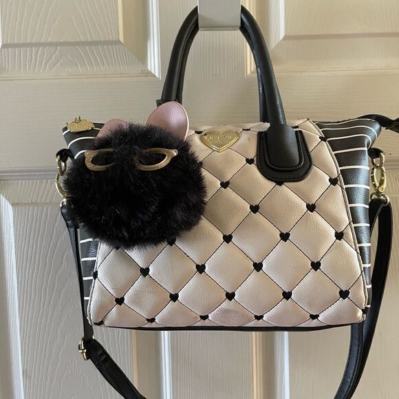 Betsey Johnson quilted beige and black hearts crossbody fuzzy cat head c… - Picture 1 of 14